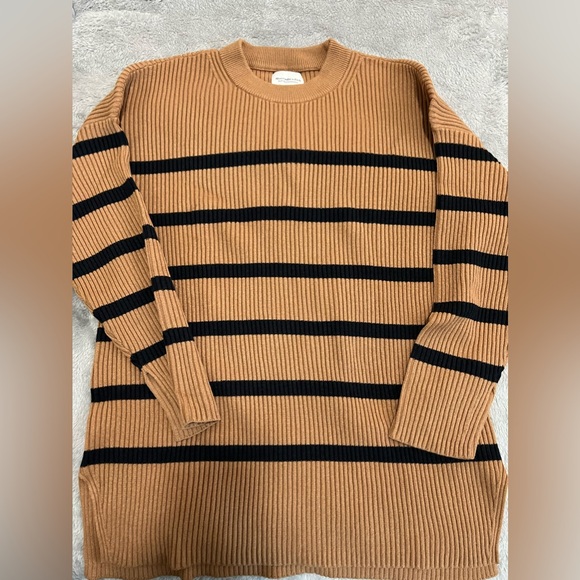 •SOLD•NWOT Abercrombie & Fitch Soft Collection Striped Sweater - Picture 2 of 5